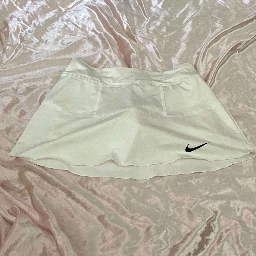 white nike tennis skirt/skort